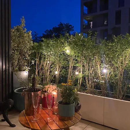 City Garden With Free Garage *