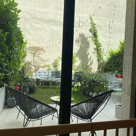 City Garden With Free Garage Appartement